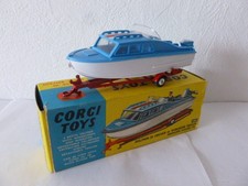 bateau DOLPHIN 20 sur remorque