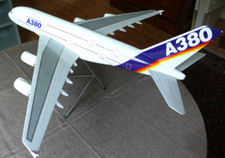 AIRBUS A 380  GRANDE MAQUETTE