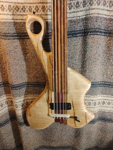 Right hand fretless bass - fretless, 5
