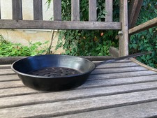 ancienne poelle à chataignes