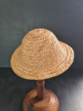 Chapeau en paille pour poupée