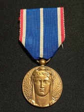 D3*/09/25 (REF27477) Old Military Medal Rhineland Ruhr Tyrolfrench Medal