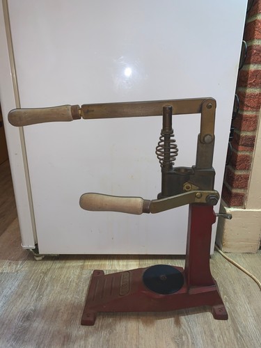 Ancienne bouchonneuse vin - de,