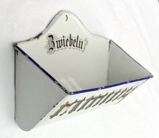 PORTE-OIGNONS MURAL EN TOLE