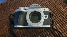 Olympus OM-D E-M10 Mark III 16,1 Mpix Appareil Photo Numérique Hybride - Argent