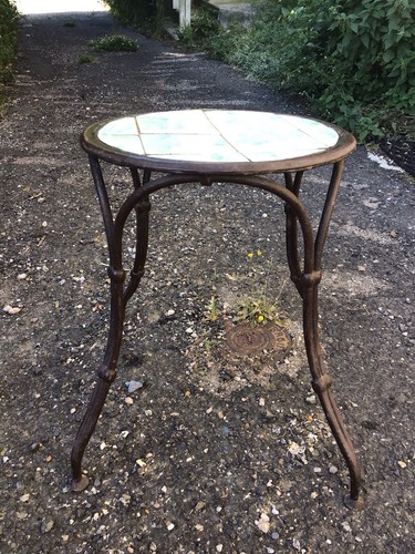 Table appoint forme en - de,