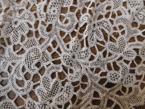 Col xixéme dentelle ou - col,