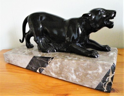 Sculpture animalière une - d'une, «