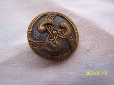 Bouton ancien en métal couleur bronze.  XIXème.  N°718