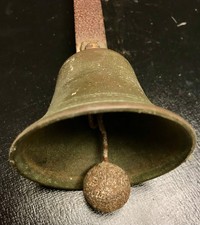 Ancienne cloche de château en