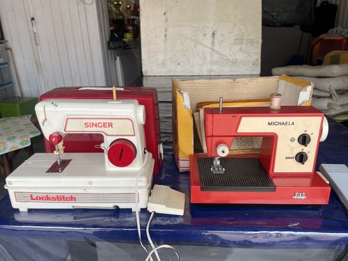 Lot deux machines coudre - deux,
