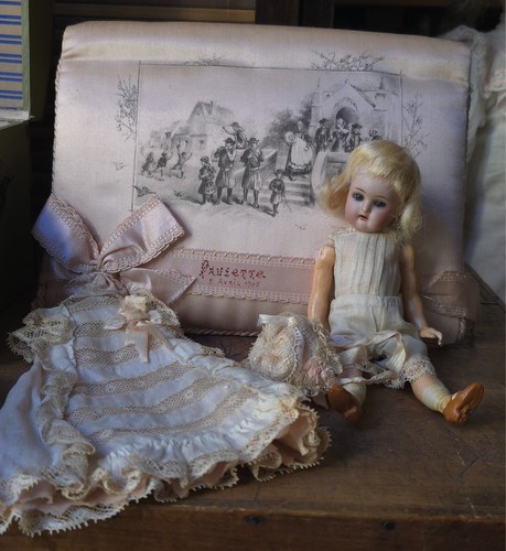 Poupée ancienne mignonnette - poupée,
