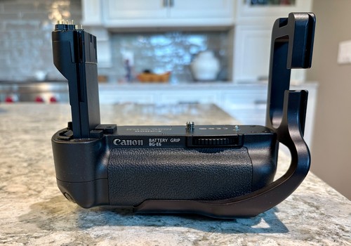 Canon vertical battery - bg-e6,