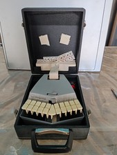 Ancienne MACHINE A Écrire