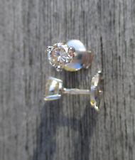 Superbes clous d’oreilles