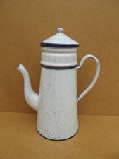 ancienne cafetiére en tole