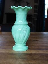 VASE EN OPALINE  V.S  VERT D EAU COLLECTION VINTAGE