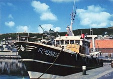 76 FECAMP CHALUTIER AU PORT