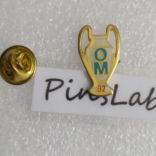 Pin's-FOOTBALL-Coupe
