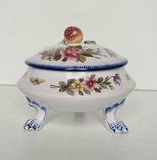 Boite couverte en faïence de