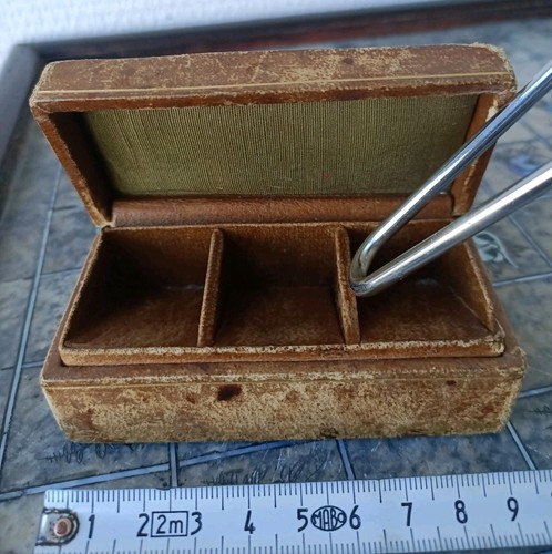 Boîte timbres ancienne - boîte, en