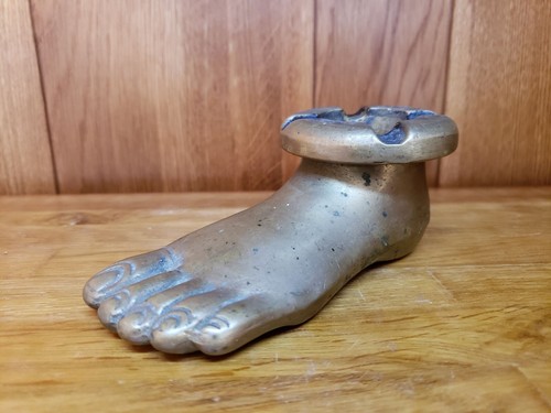 Cendrier forme pied en - forme, de