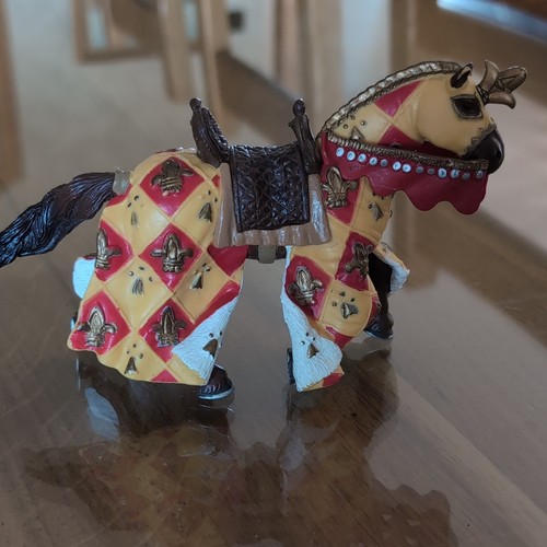 Schleich figurine cheval
