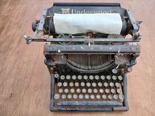 Machine écrire underwood - à,
