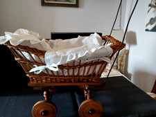 petit berceau en osier pour