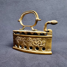 Petit Fer à Repasser Ancien