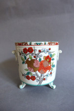 Pot tripode en porcelaine de