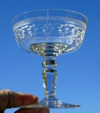 Coupe à champagne en cristal gravé. Début Xxe s Haut. 10,8 cm - Diam buvant. 8,7