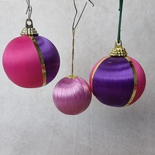 Vintage Boule Noël - Sapin Décoration Ornement -  Fil Satin Violet Rose