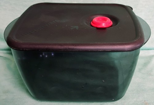 Tupperware vent serve - tupperware, vent'n