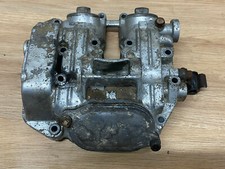 UN COUVERCLE DE CULASSE MOTO