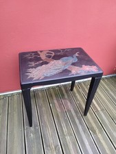 Table japonaise en bois laqué gravé