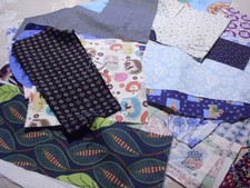 lot de petits coupons de tissu