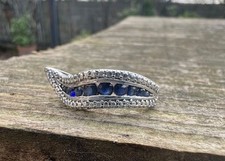 Bague sertie pierre précieuse