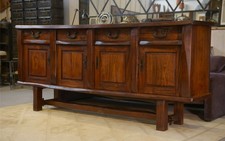 Buffet brutaliste en orme par
