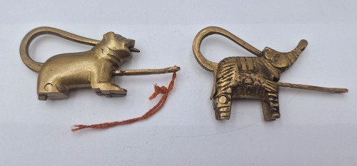 Duo cadenas anciens à - cadenas, "À