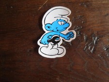 AUTOCOLLANT  SCHTROUMPF LE SCHTROUMPF BRICOLEUR ANNEE 1978