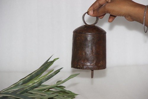 Cloche vache fer - en, antique