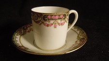 Tasse a moka en porcelaine Raynaud Limoges à décor de guirlande fleurie