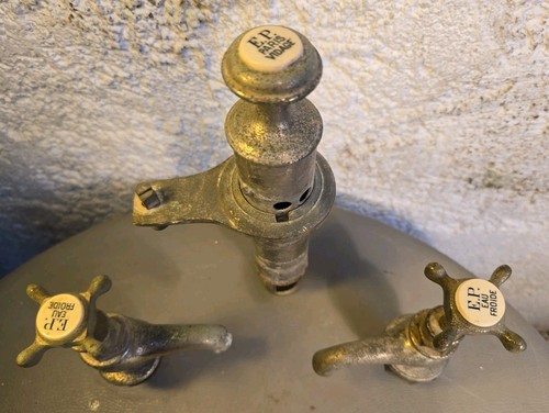 Ancien robinet laiton - robinet,