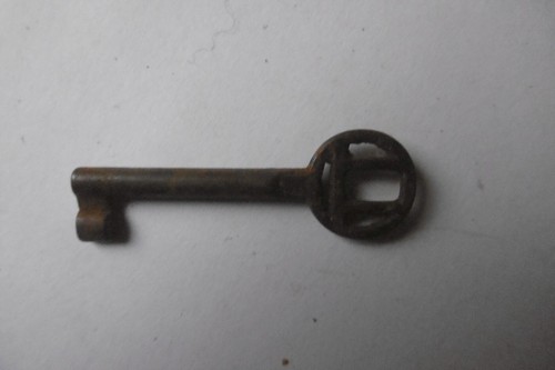 Clé clef ancienne creuse - ancienne, /