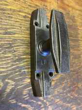 Ancienne crémone de fenetre,en fonte pour tige D18 estampillée LRY 18.