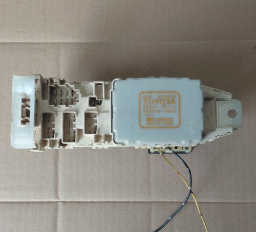 Boite fusibles toyota carina - boite,