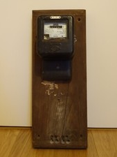 Compteur électrique ancien