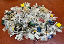GROS LOT DE COMPOSANTS ÉLECTRONIQUES EN VRAC DIVERS ET VARIÉS ENVIRON 9,2KG