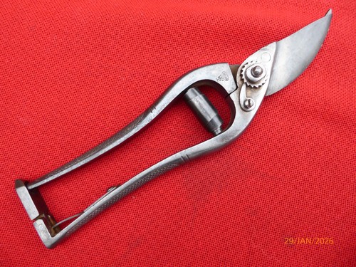 Secateur jardinier - de,